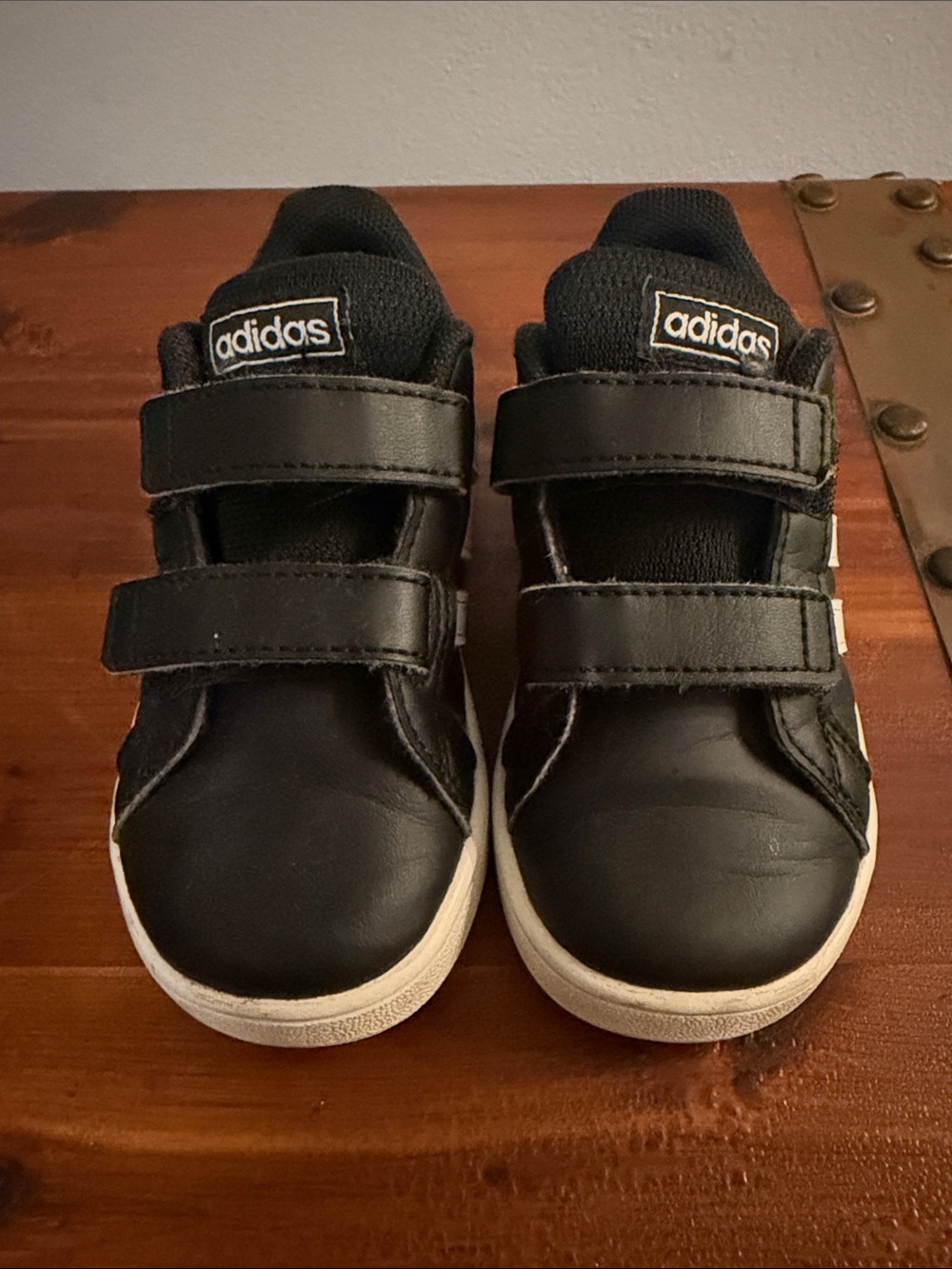 Adias Sneakers (KIDS 7 toddler)